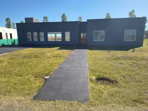 Casa a estrenar de 4 ambientes en venta en los juncos a56