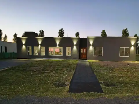 Casa a estrenar de 4 ambientes en venta en barrio cerrado los juncos lujan a56
