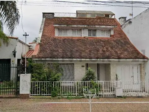 VENTA de Casa de 4 dormitorios en Barrio 7 Jefes, Santa Fe.