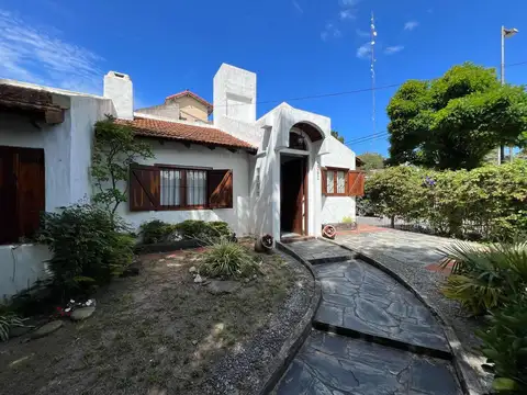 Casa en venta - 3 Dormitorios 3 Baños - Cochera - 225Mts2 - San Clemente del Tuyú