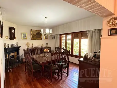 Casa 10 ambientes con 5 baños