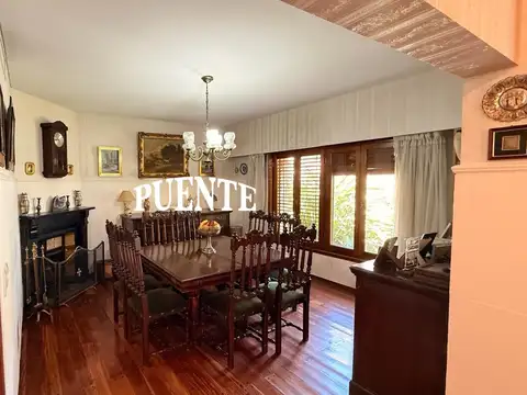 Casa 10 ambientes con 5 baños