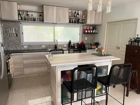 Casa 5 ambientes con 4 baños