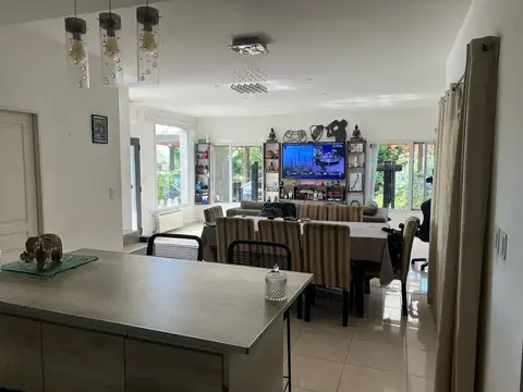 Casa en Venta en Pilar del Este - San Ramon, USD 240.000
