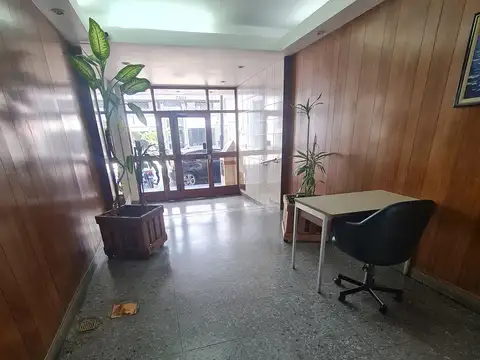 Ambiente Divisible , Gral Peron Y Riobamba U$s 39.000