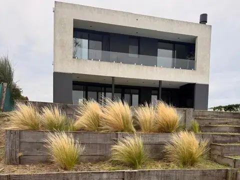 Casa en Alquiler en Villanueva, USD 2.800