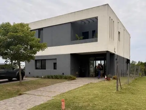 Casa en Alquiler de 4 dormitorios