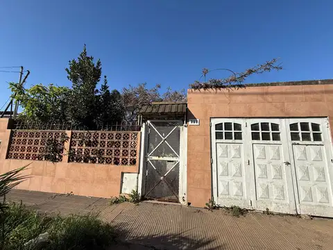 CASA 2 AMBIENTES EN VENTA A REFACCIONAR LONGCHAMPS