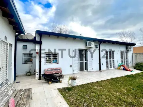 Casa 5 ambientes con 1 baño