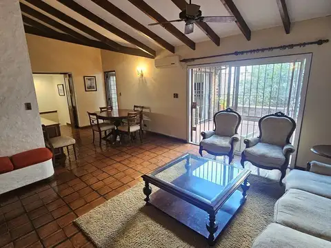 Depto Tipo Casa en Alquiler de 4 ambientes