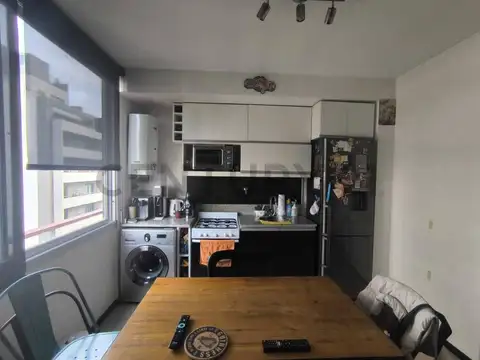 EXCELENTE MONOAMBIENTE DIV/ AL FRENTE , GARAJE CUBTO., BALCÓN Y TERRAZA PROPIA – VILLA DEL PARQUE