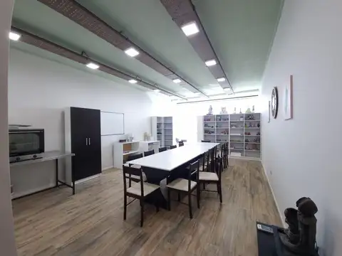 Oficina en Alquiler con 1 cochera