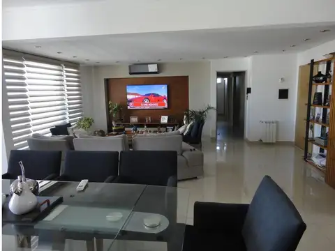 Jose M Estrada 100, Piso 7°