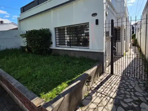 MUY BUEN PH DE 3 AMB C/TERRAZA Y QUINCHO EN LOMAS!