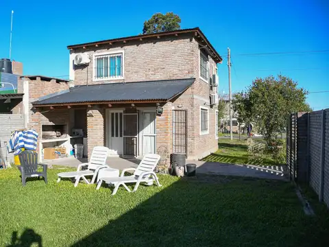 Casa 5 ambientes con 2 baños