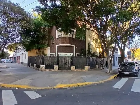 Casa 6 ambientes con 2 baños