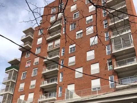 Depto.  tres amb. / 2 baños y cochera 