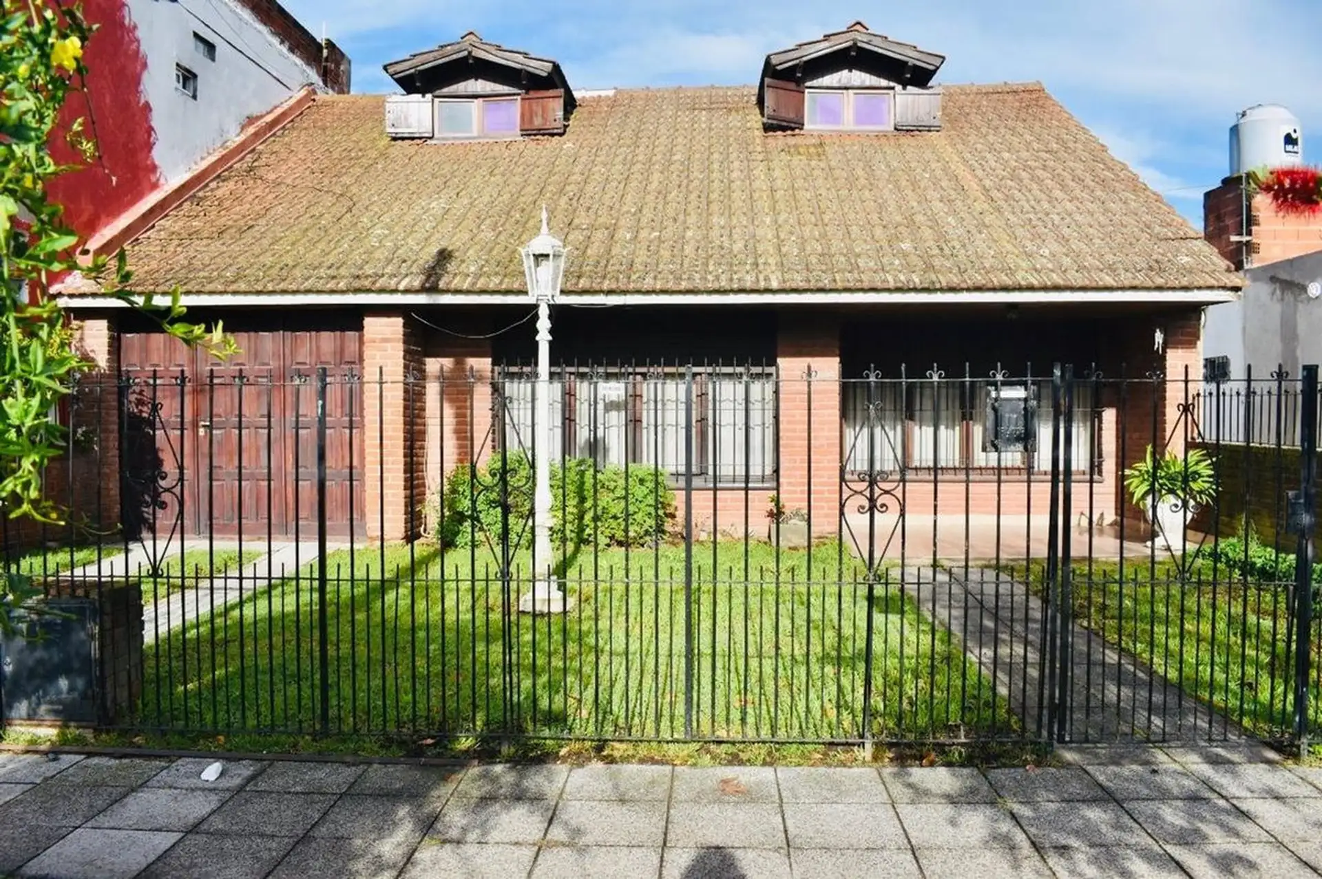 Casa 4 ambientes con parque y quincho – Sicilia 6244