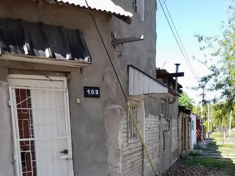 Casa 2 ambientes con 1 baño