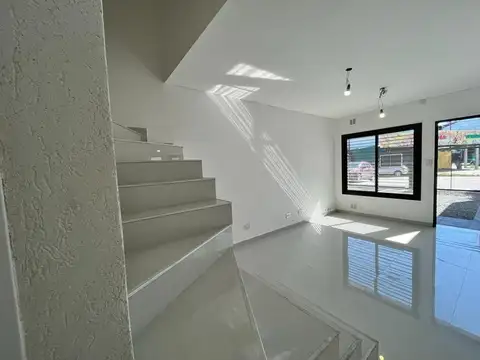A Estrenar  Duplex de 3 Amb c/ Cochera - SE FINANCIA 