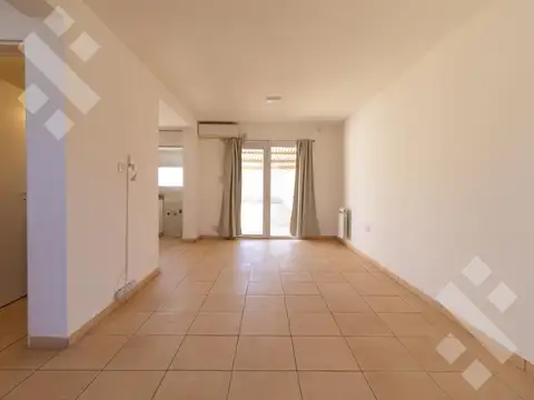 Depto Tipo Casa en Alquiler en Centenario, $ 1.500.000