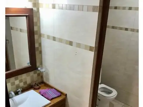 VENTA: Casa de 4 dormitorios en San Lorenzo.