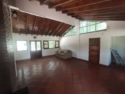 Quinta en Alquiler con 2 cocheras