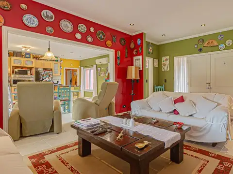 Casa 6 ambientes con 3 baños