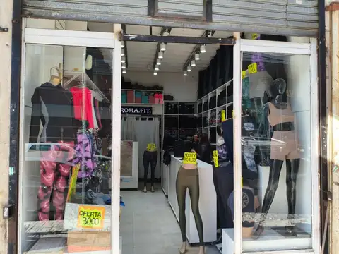 EXCELENTE LOCAL EN 3 PLANTAS EMILIO LAMARCA Y AVELLANEDA