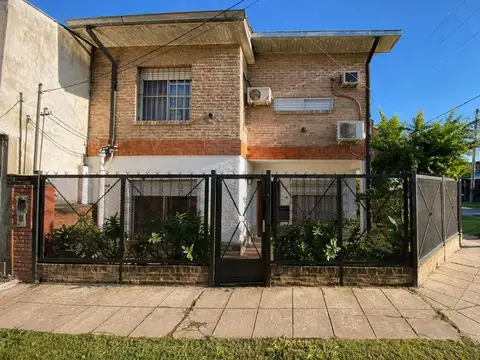VENTA CASA 6 AMB 2 PLANTAS FCIO. VARELA 2 COCHERAS