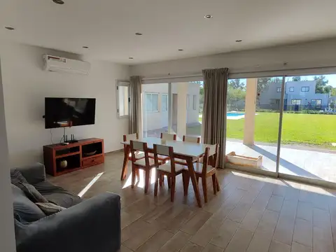 Casa en Venta con 5 cocheras