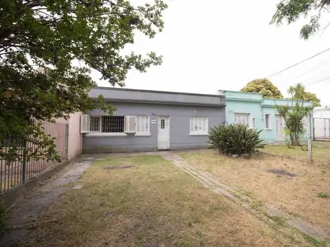 CASA EN VENTA PEÑAROL 2 dormitorios y galpón  