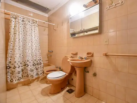 CASA TIPO TRIPLEX  EN VENTA - LA PLATA