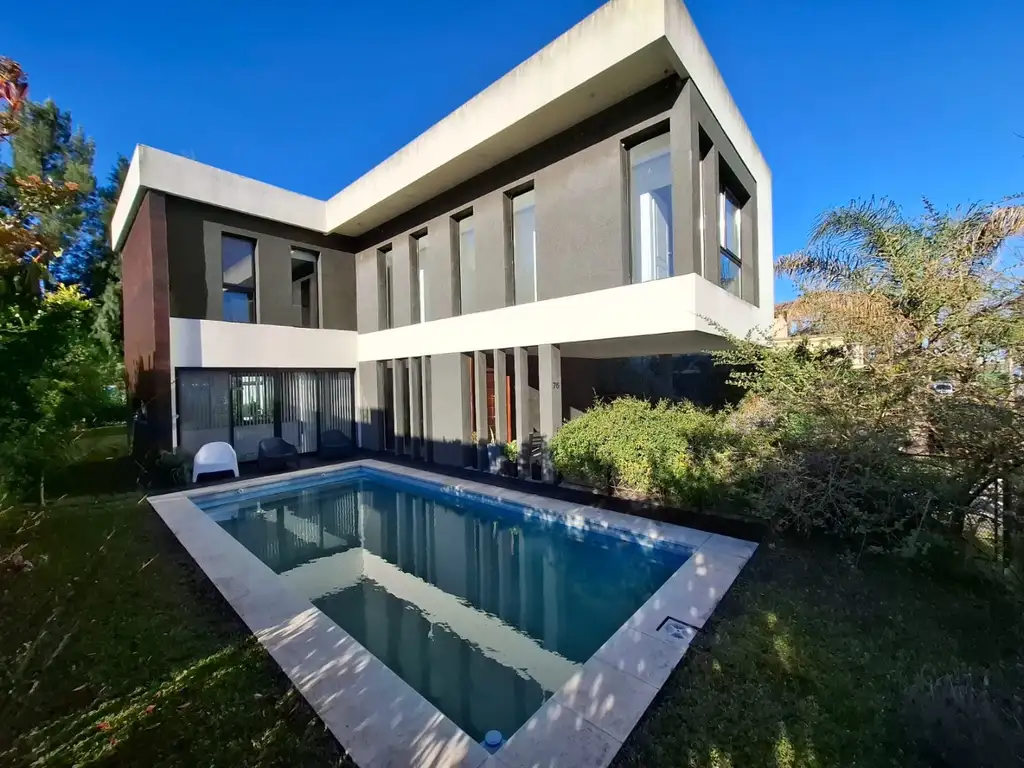 Casa en Venta con cochera