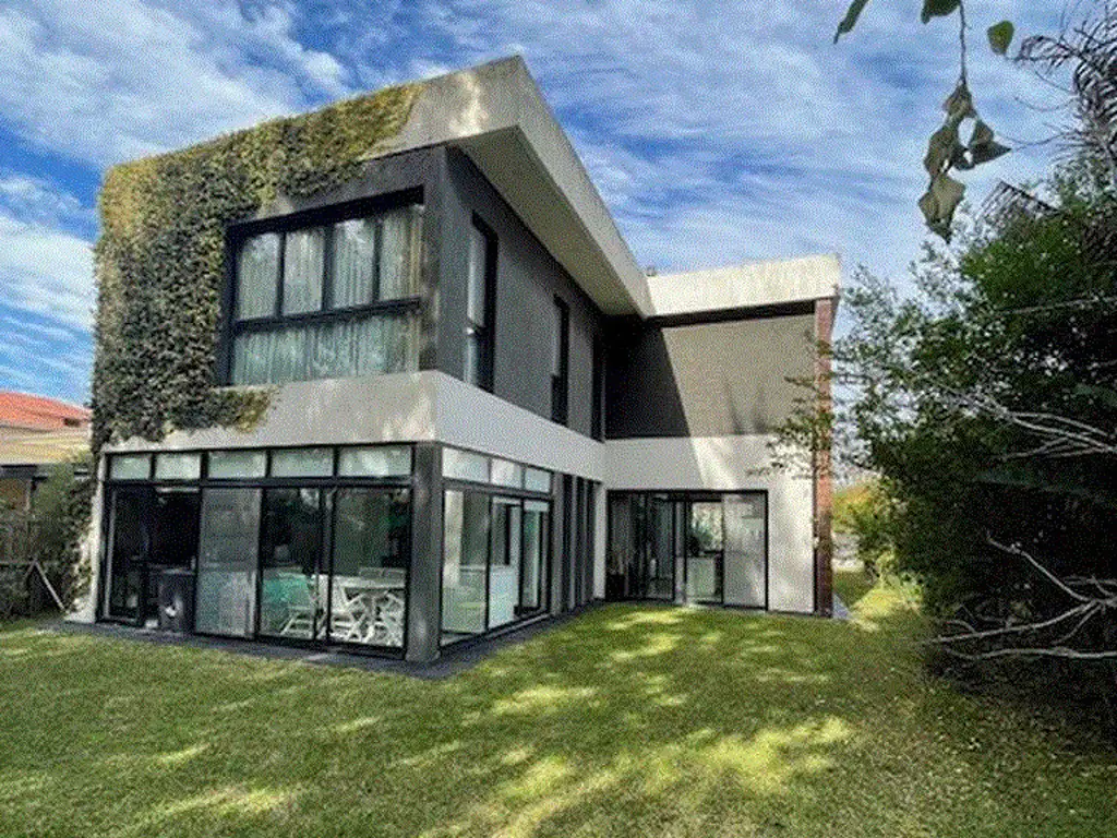 LAS ACACIAS HUDSON - 3 dormitorios con cochera