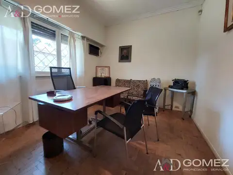 CASA SOBRE LOTE 7.50 X 50 - EXCELENTE UBICACION