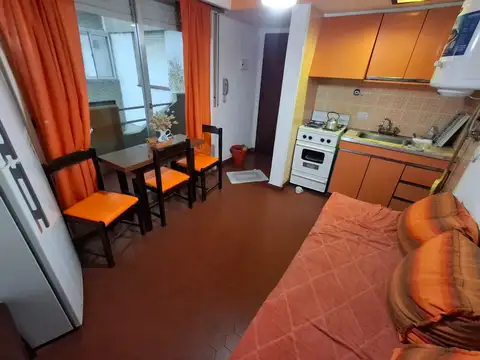 Departamento sobre la avenida