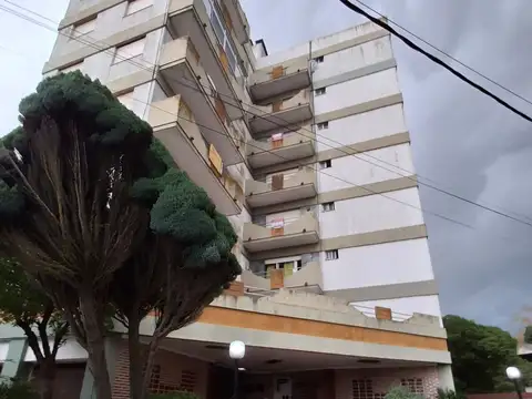 Departamento sobre la avenida