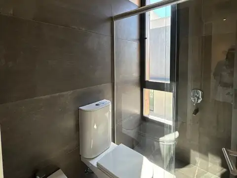 Casa en Venta con 6 cocheras