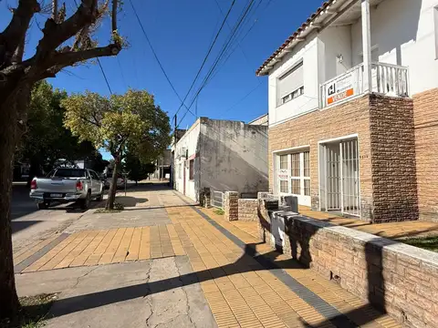 CASA PINCIPAL + CASA AUXILIAR EN EL MISMO TERRENO - VENTA BARADERO
