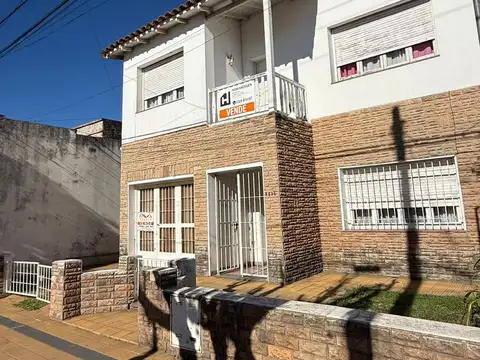 CASA PINCIPAL + CASA AUXILIAR EN EL MISMO TERRENO - VENTA BARADERO