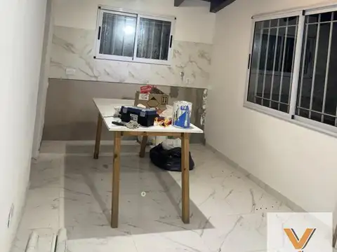 Casa en venta - 2 Dormitorios 1 Baño - Almirante Brown
