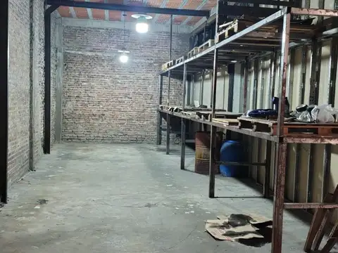 Galpon 130m2 c/ Trifasica (a mts Av. Crovara) IDEAL DEPOSITO