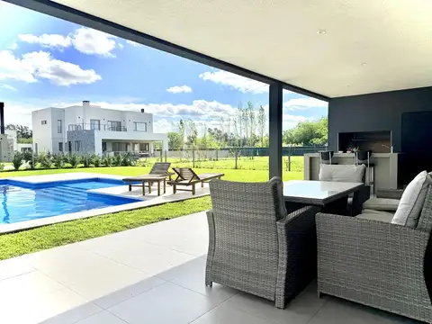 CASA EN VENTA 6 AMBIENTES EN CHATEAU PILAR, FINANCIACION