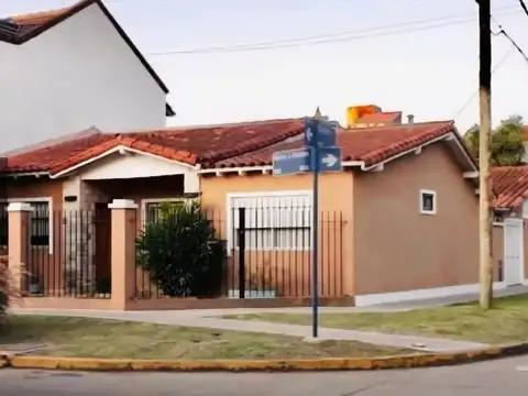 CASA SOBRE LOTE PROPIO DE 10 X 24