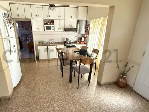 CASA 3 DORMITORIOS FRENTE A TERMINAL VENADO TUERTO