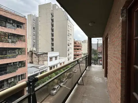 VENTA DEPARTAMENTO CON BALCÓN EN BARRIO NORTE