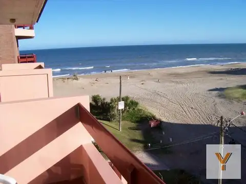 Departamento en venta - 2 dormitorios 1 baño - cochera - 68 mts2 - Villa Gesell