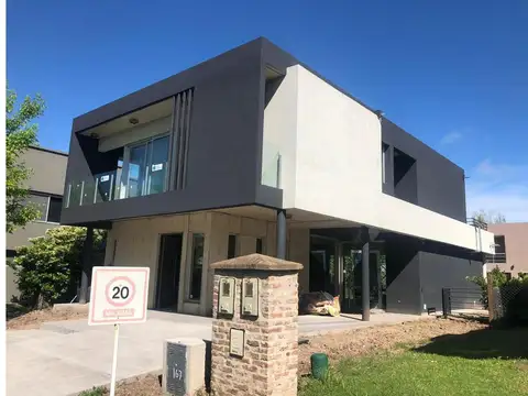 VENTA - Casa 5 amb. en barrio Altos de Hudson II - U$D 430.0 - Foto 0