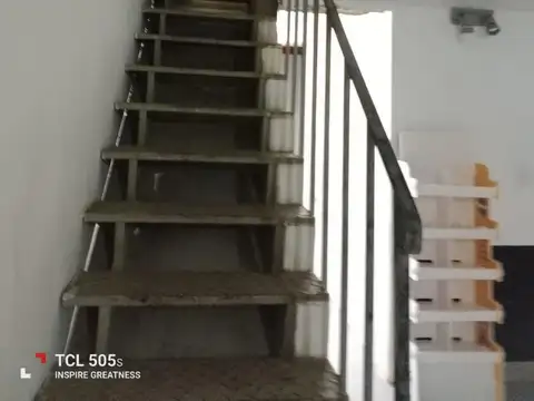 EXCELENTE  Local 70 M2 , deposito, entre piso , baño